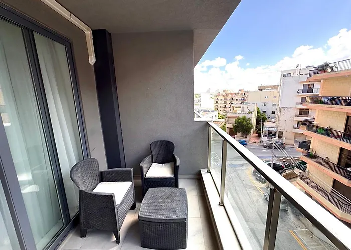 Steps To Sea - Affordable Luxury Living *